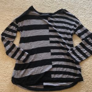 Thin sweater medium black and gray rxb brand